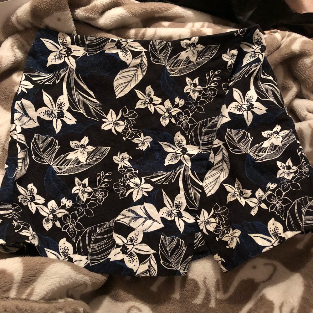 Size 1 Hollister wrap skort